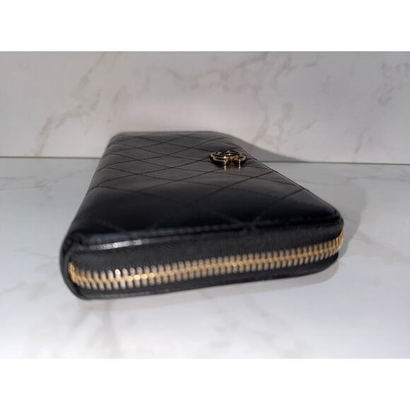 Chanel Black Quilted Leather Zip Around Wallet Gold CC Logo Classic Long Wallet - Picture 4 of 8